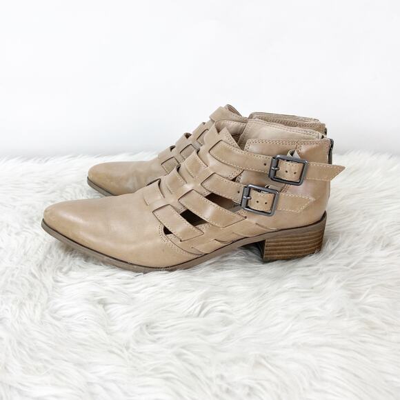 Clarks Narrative 8.5 M Wokmens Beige Leather Buckle Strap Ankle Booties - Picture 4 of 10